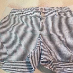 Gap maternity searsucker shorts